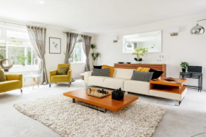Knotter Cottage -10-Minute Drive to Bournemouth Beaches